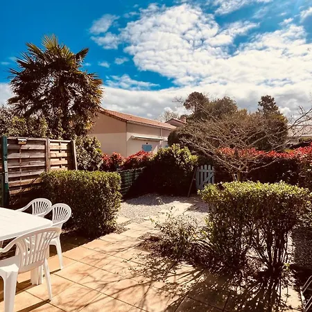 Le Chene Vert, Piscine Et Foret Holiday home *
